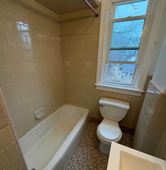15 Roma St Bristol, RI Spacious 3 Bedroom, 1 Bathroom Unit Off Street Parking Included! — Photo 16