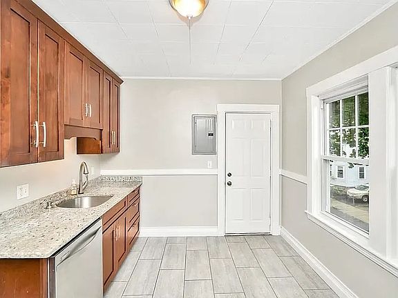3rd image of 559 Adams St #2