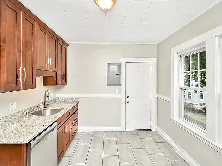 559 Adams St #2 — Photo 4