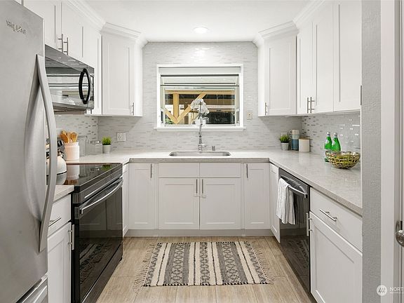 3rd image of 14650 NE 50th Place #H4