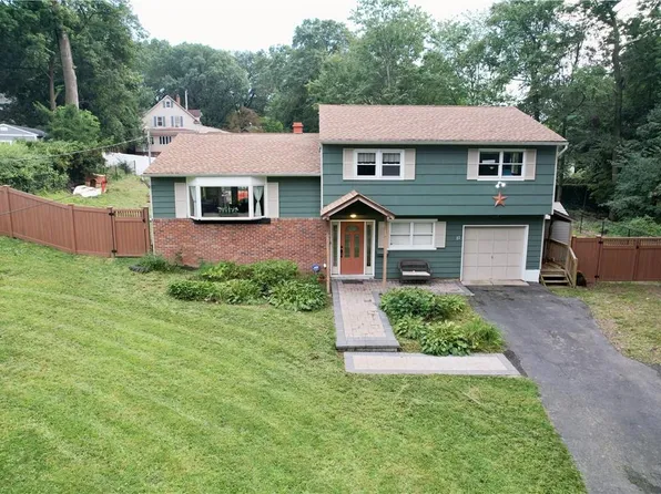 11 Clifford Court, Nanuet, NY 10954