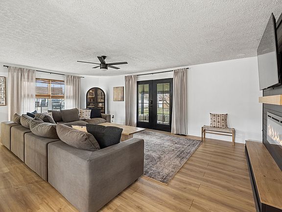 5th image of 18 Crescent Blvd