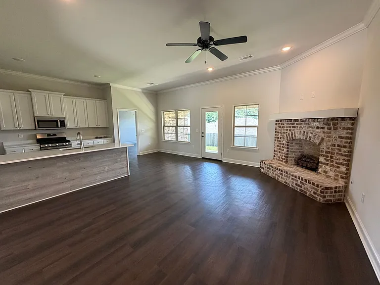 464 Silver Hill Dr — Photo 7
