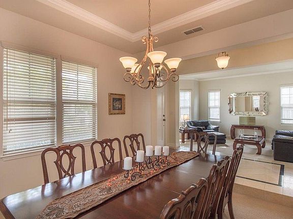 Formal dining rm. Formal sitting rm.