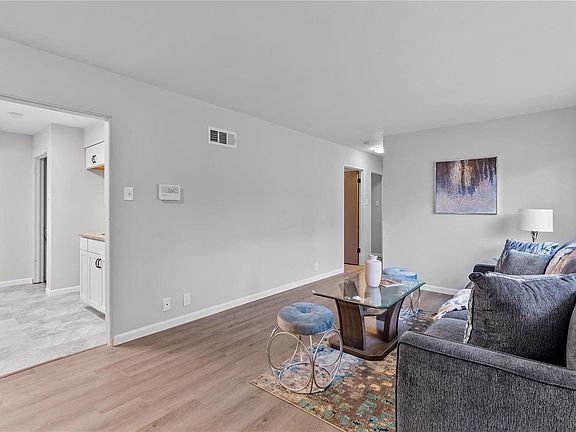 5th image of 1600 Lakemoor Dr