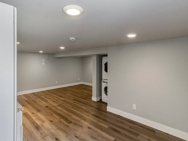 4246 S Graham St #BASEMENT — Photo 3