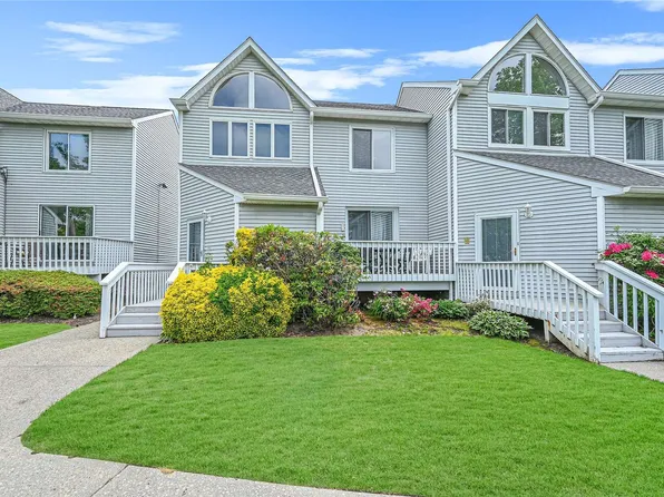 3535 Gibbs Rd, Coram, NY 11727