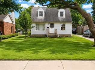 1636 Webster Ln, Des Plaines, IL 60018