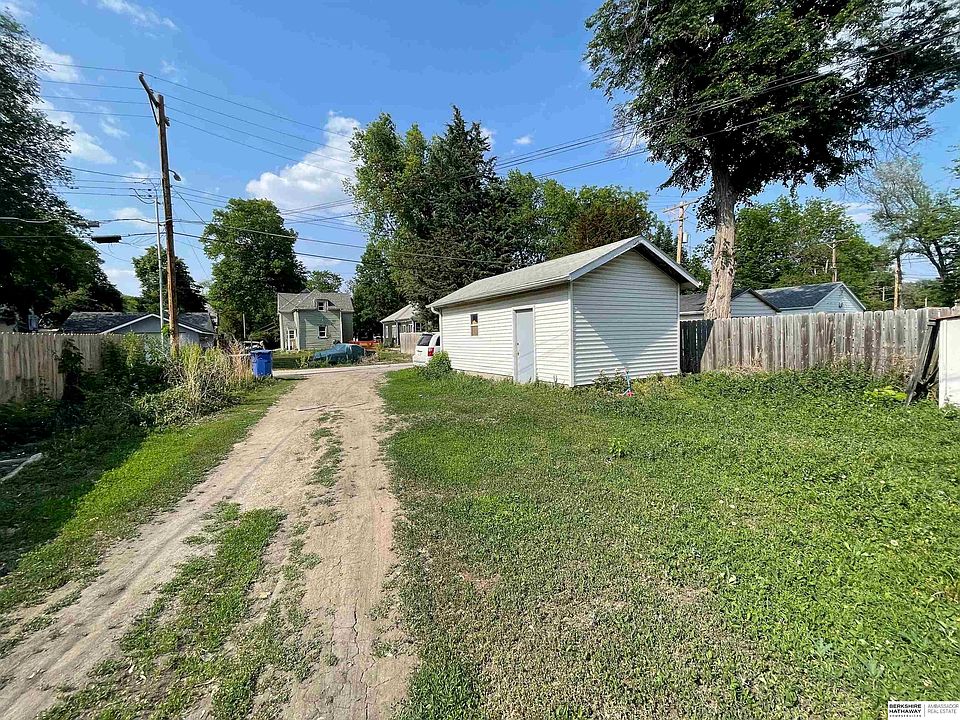 2nd image of 2756 Alpha St