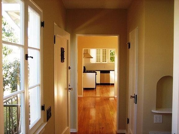 5th image of 521 N Marengo Ave #523C