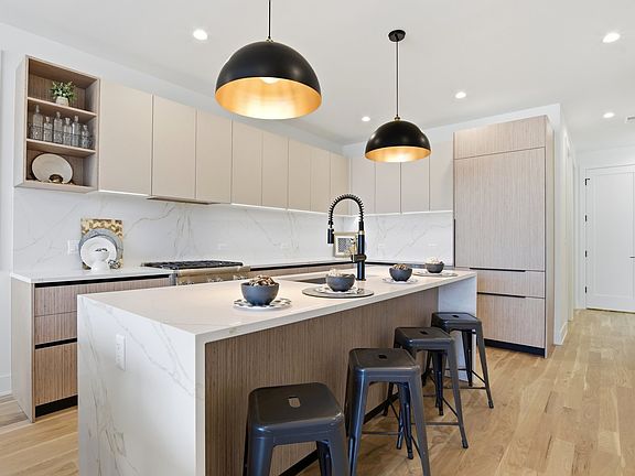 3rd image of 1325 N Artesian Ave #3