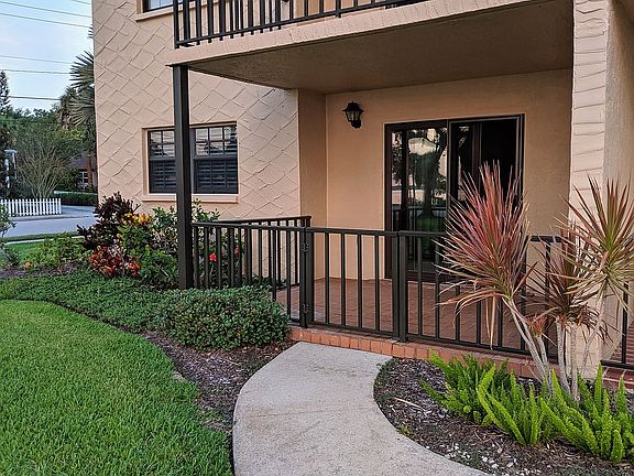 End unit patio