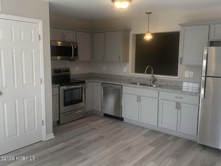 317 S Pointe Dr #A — Photo 2