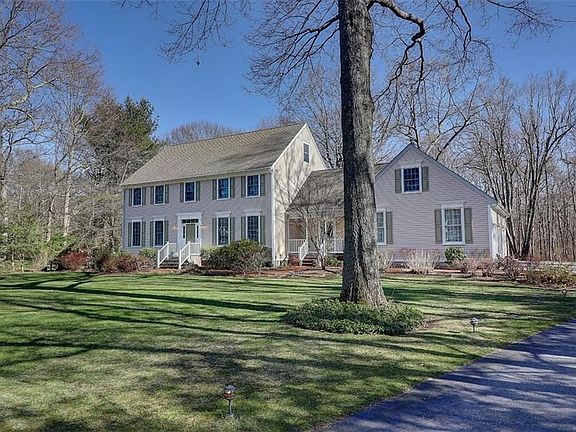 3rd image of 30 Hill Dr