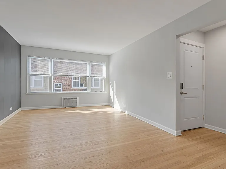 7630-38 N Eastlake Ter — Photo 3