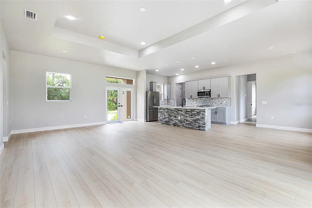 3 bed, 2.0 bath, 1783 sqft, $2,350 — Photo 4