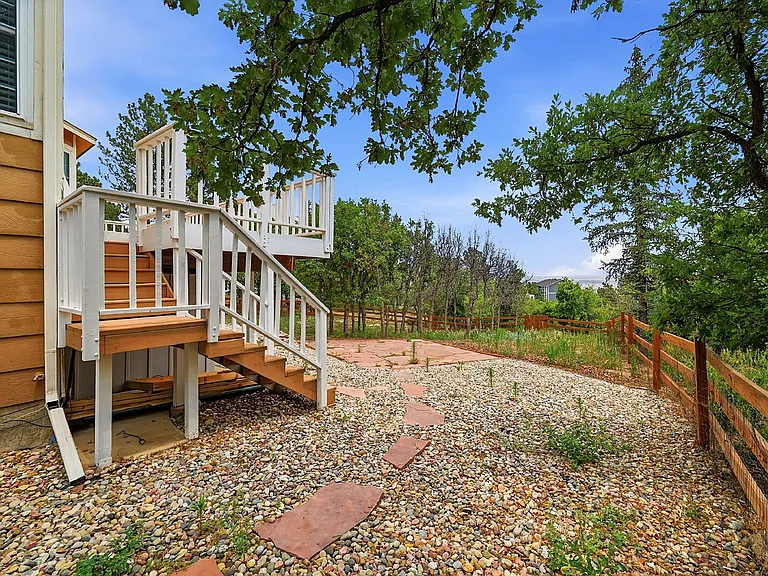 110 Mobray Ct — Photo 41