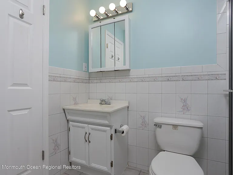 100 1st St #11 — Photo 17
