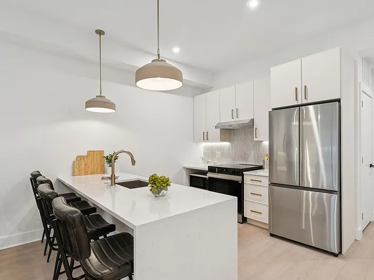20 West — Photo 212
