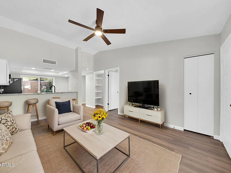 2845 E Tracy Ln #4 — Photo 6