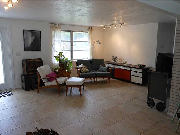 3rd image of 4548 Galway Dr