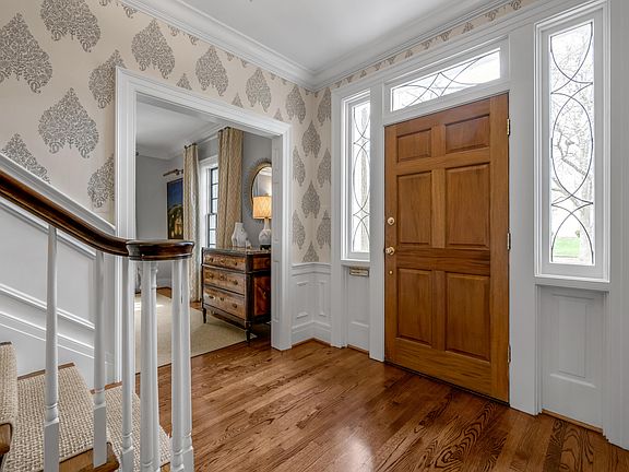 4th image of 304 Holiday Rd