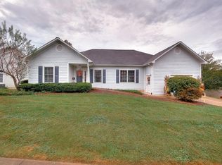 3 Larchmont Ln, Johnson City, TN 37604