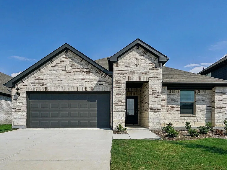 1019 Emberwood Dr — Photo 1