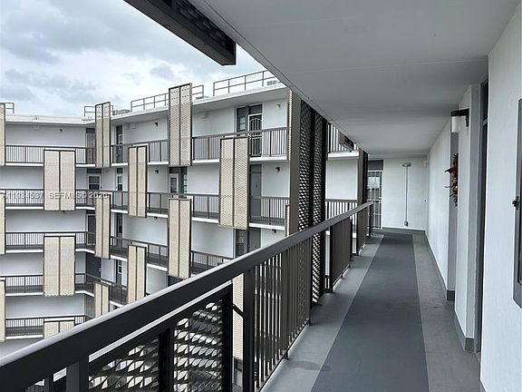 3rd image of 20500 W Country Club Dr APT 715
