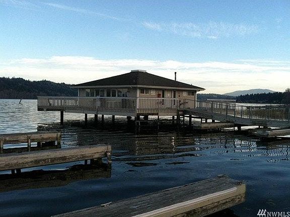 Boat moorage included in rental