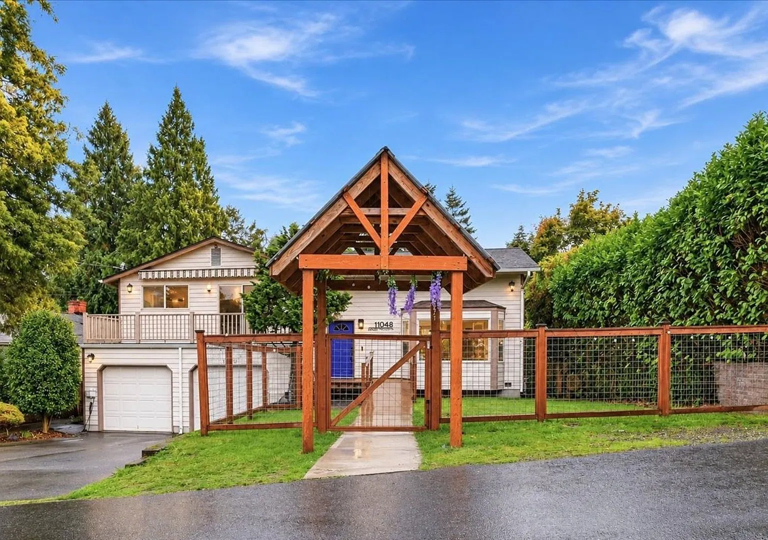 4Bd/3Ba Seattle Home — Photo 1