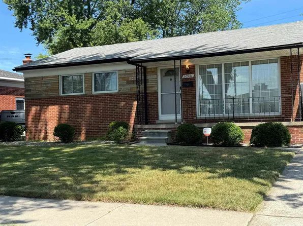 20931 Bayside St, Saint Clair Shores, MI 48081