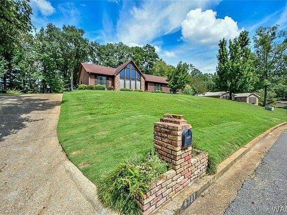 2nd image of 4727 Appletree Ln
