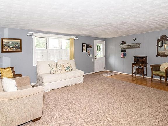 3rd image of 5902 W Hillcrest Dr