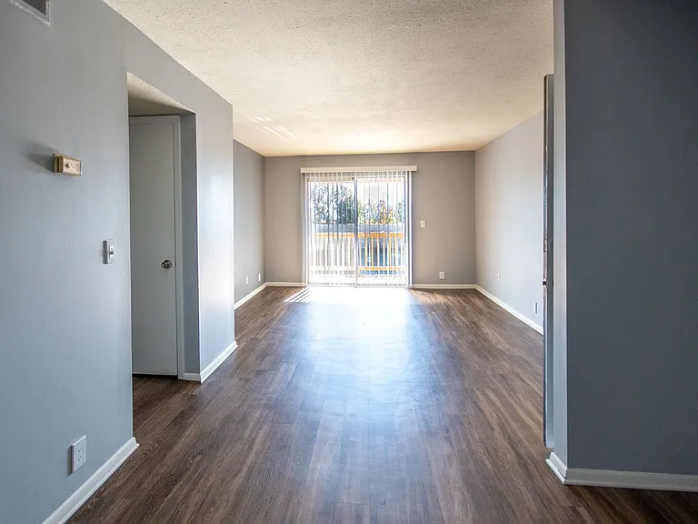 Coleman Place Apartments — Photo 11