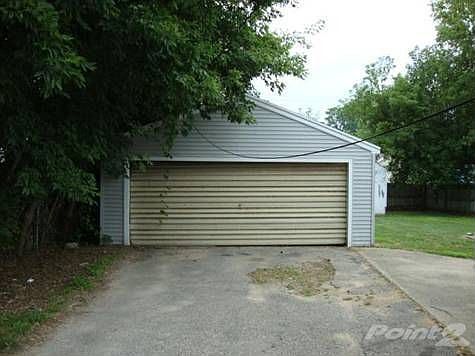 3rd image of 1955 Oakfield St