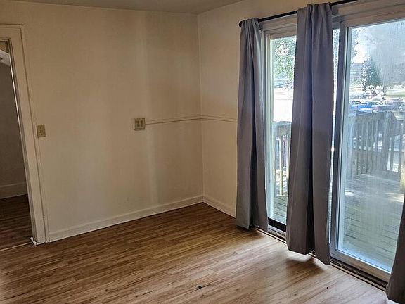 3rd image of 819 E Morris St #2