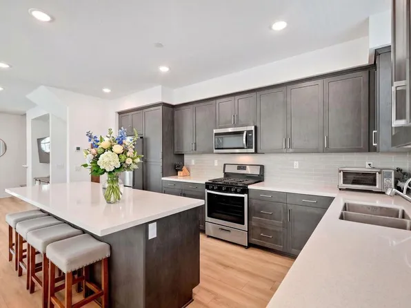 437 Carina Gln, Escondido, CA 92025