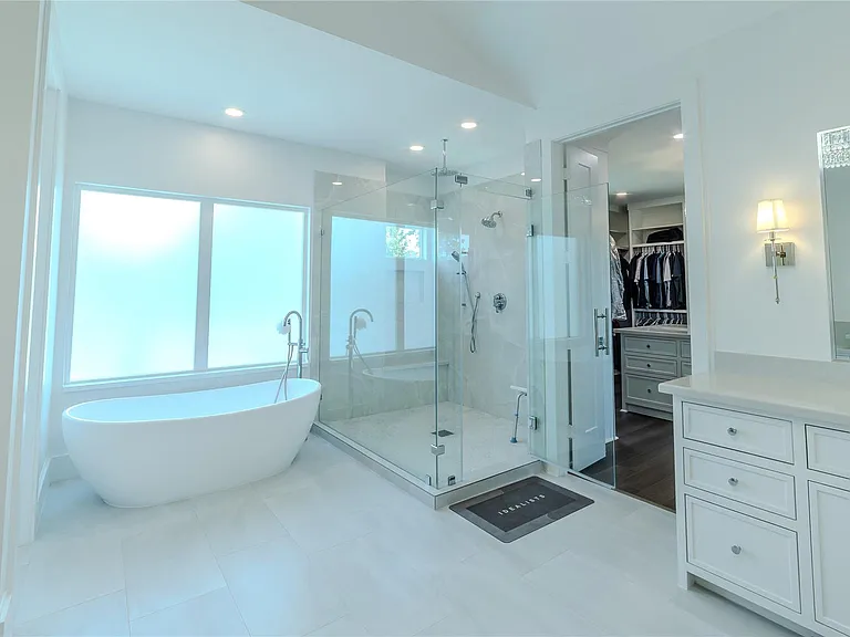 974 W 43rd St — Photo 22