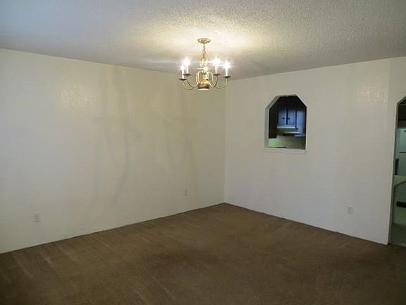 3rd image of 826 Vista Ln