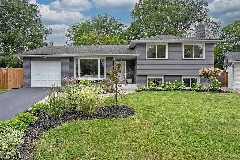 406 Oakwood Dr photo 1