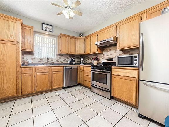 4th image of 500 Parkway Dr
