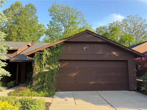 18251 Glencreek Ln, Strongsville, OH 44136