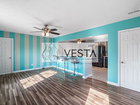 3rd image of 35 E Silverleaf Dr