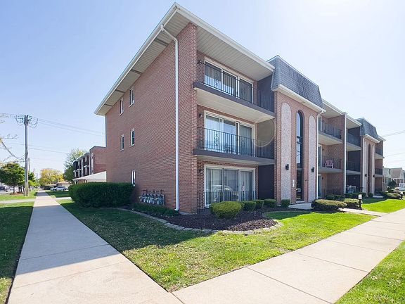 2nd image of 4003 W 105th St #1W