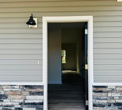 2nd image of 508 Sea Ray Cove