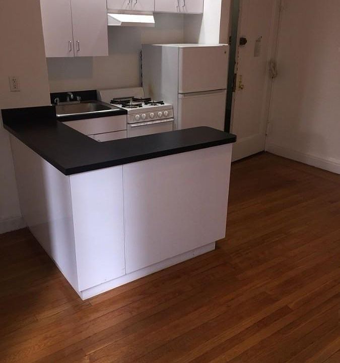 2nd image of 140 E 46th St APT 8p