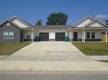 2nd image of 905 Valley Oaks Ln
