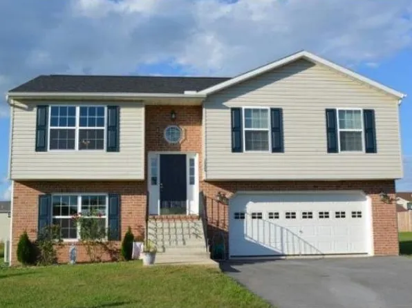 15484 Camden Dr, Greencastle, PA 17225
