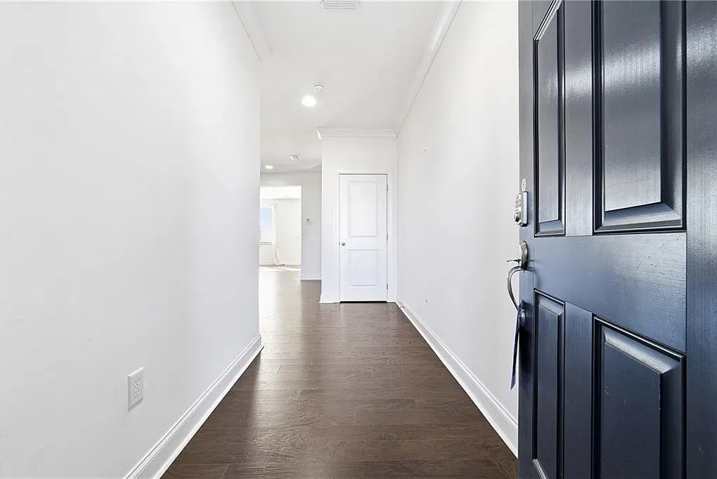 3 bed, 2.5 bath, 2277 sqft, $2,600 — Photo 4